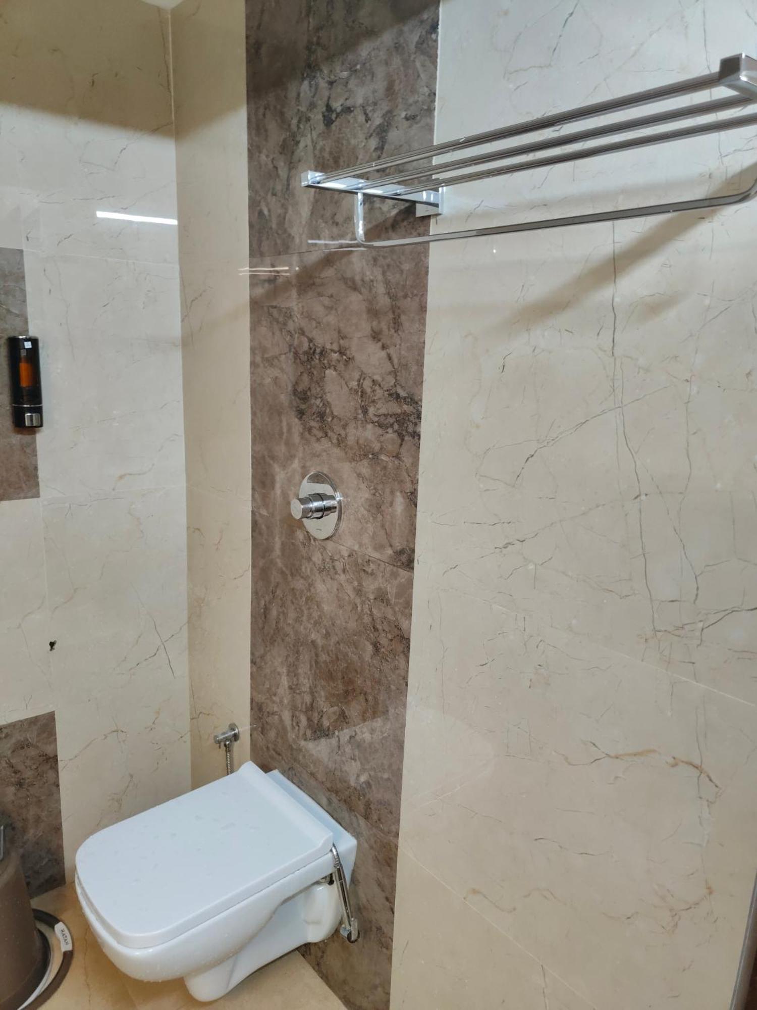 Hotel Geetha International Thoothukudi Eksteriør bilde